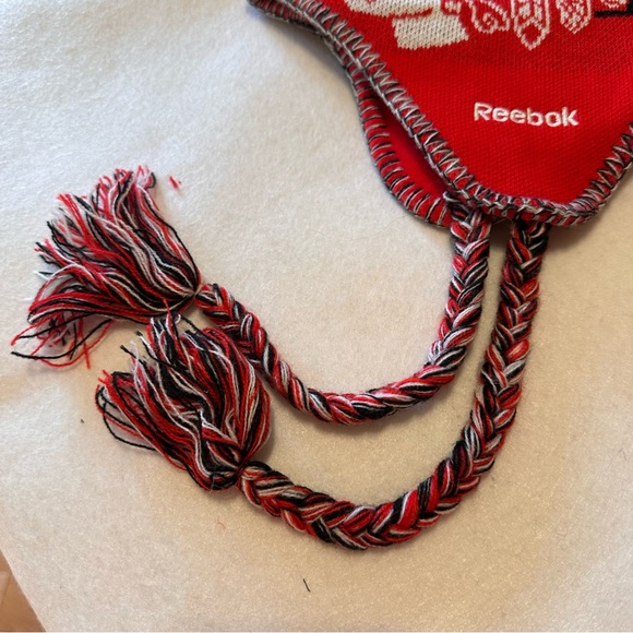 Boys Chicago Blackhawks Hat - Picture 4 of 11